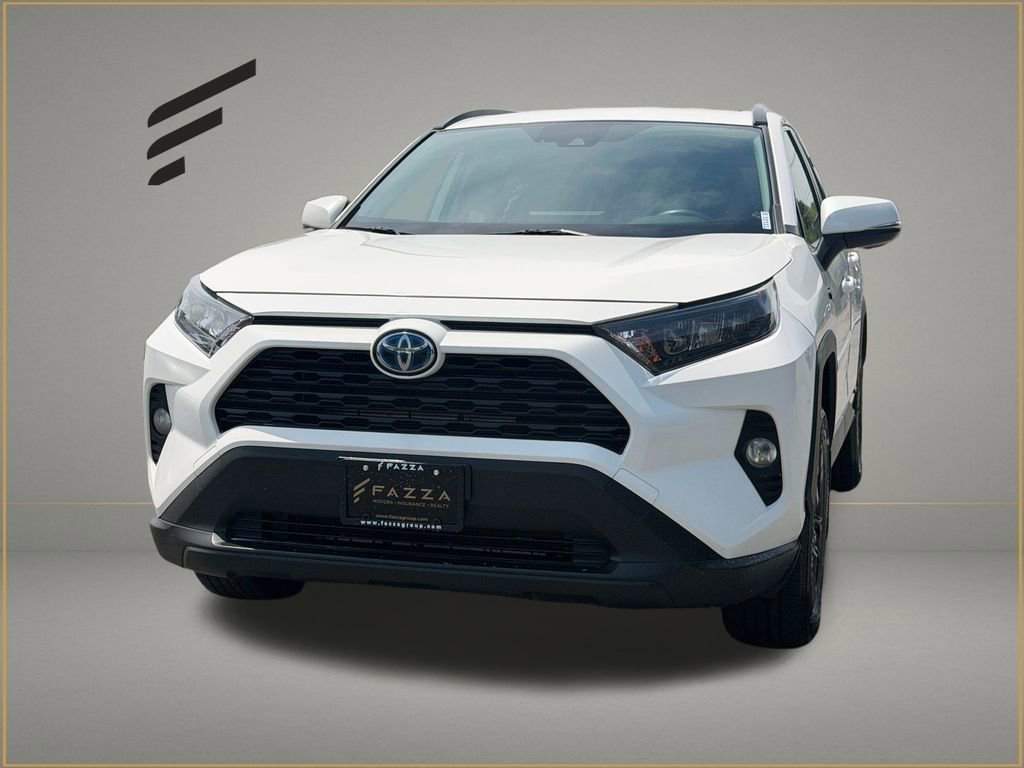 Used 2020 Toyota RAV4 LE AWD/4WD image 1