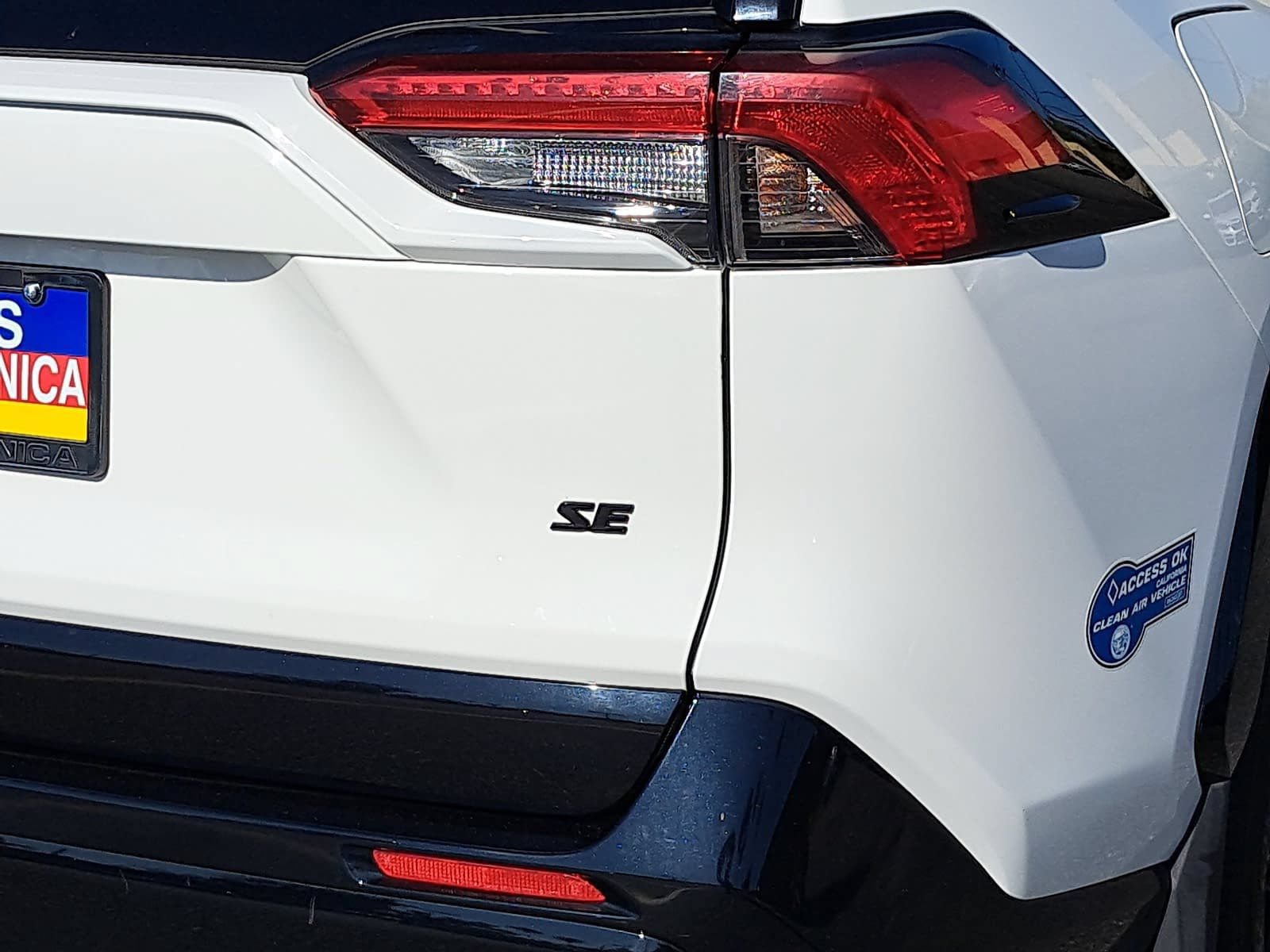 Used 2021 Toyota RAV4 SE w/ Weather & Moonroof Package AWD/4WD image 38
