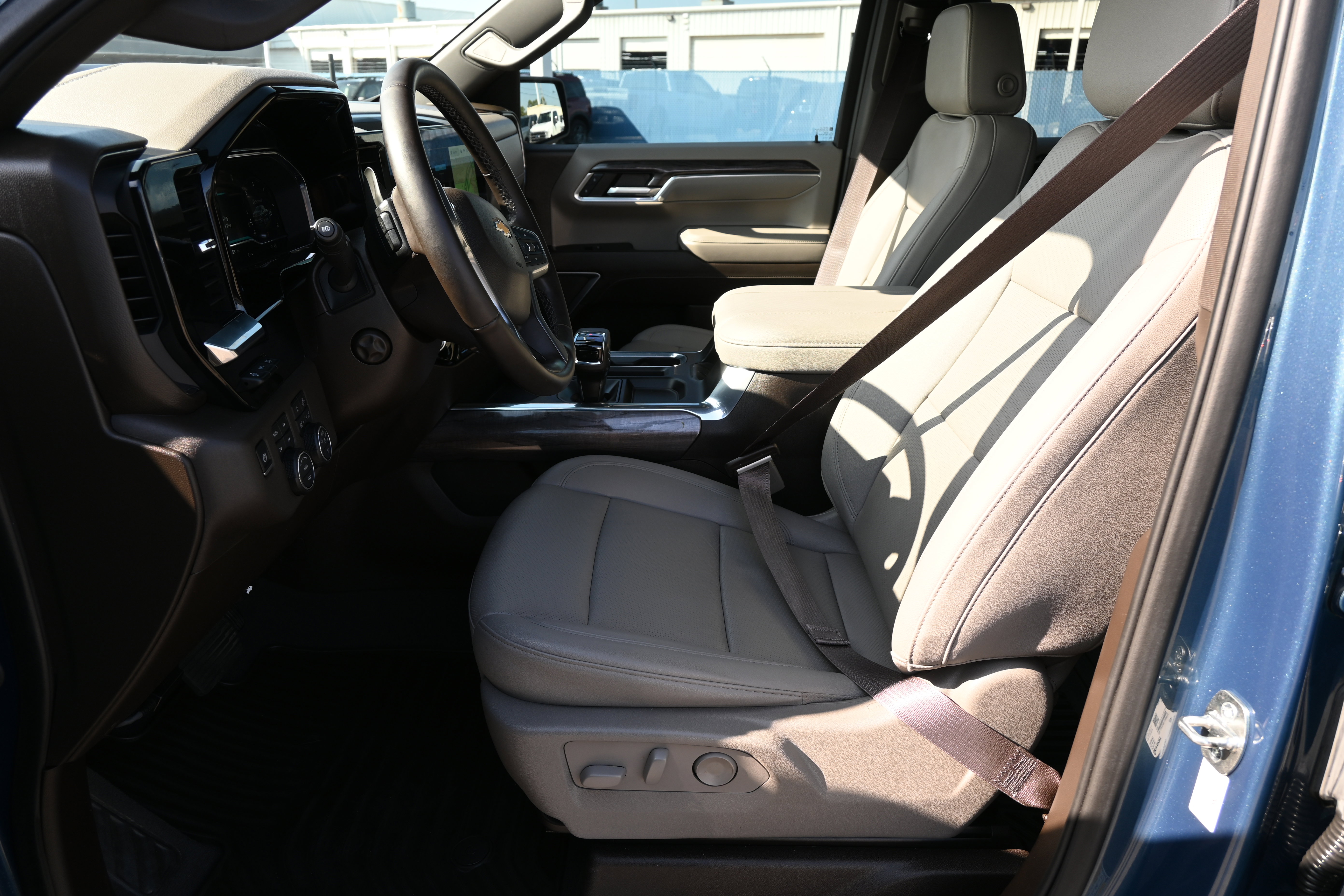 Used 2024 Chevrolet Silverado 1500 LTZ w/ Technology Package image 17