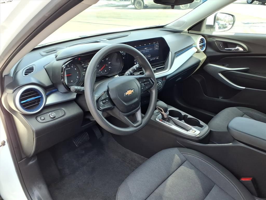 Used 2024 Chevrolet Trax LS w/ LS Convenience Package image 12