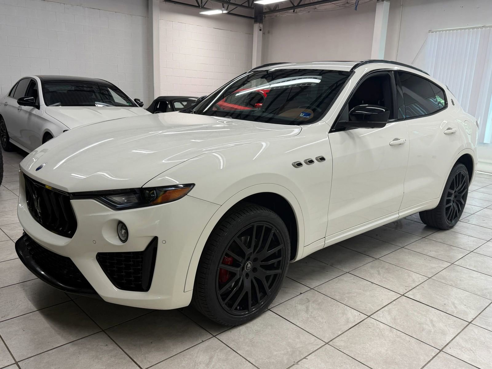 Used 2021 Maserati Levante AWD/4WD image 3