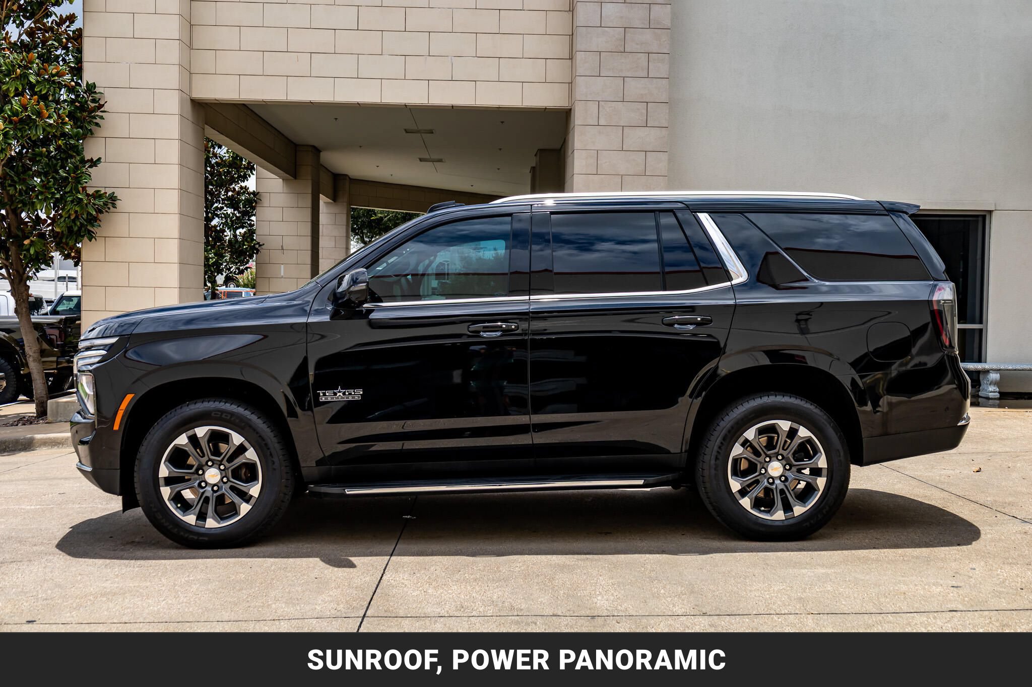 Used 2025 Chevrolet Tahoe LT w/ Comfort Package AWD/4WD image 5