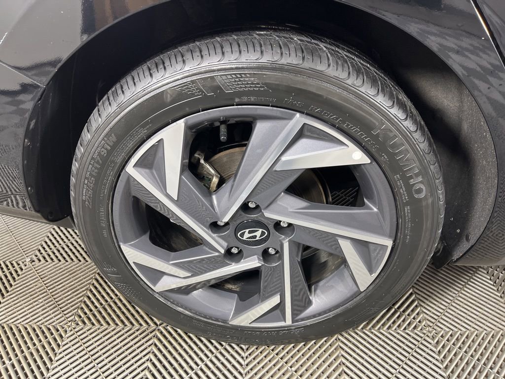 Used 2025 Hyundai Elantra SEL image 12