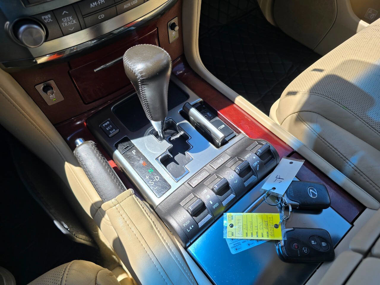 Used 2011 Lexus LX 570 4WD image 16