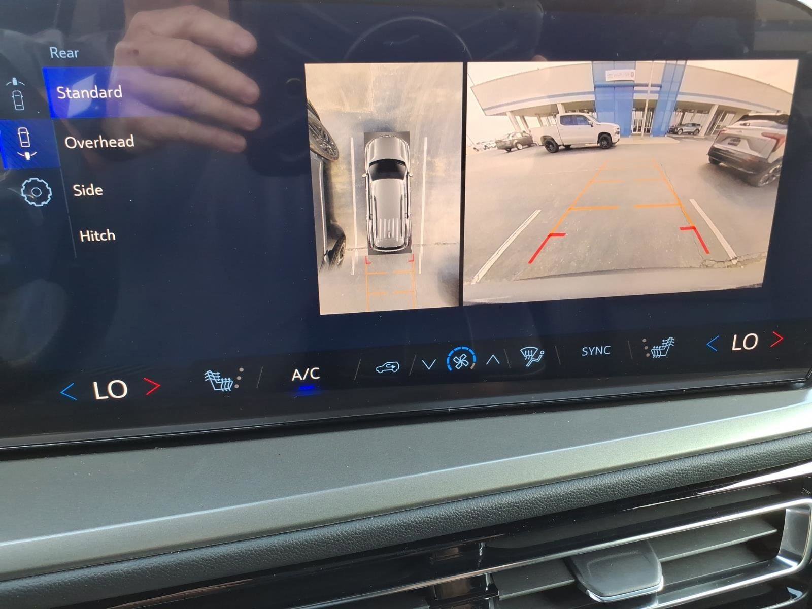 New 2026 Chevrolet Traverse LT image 25