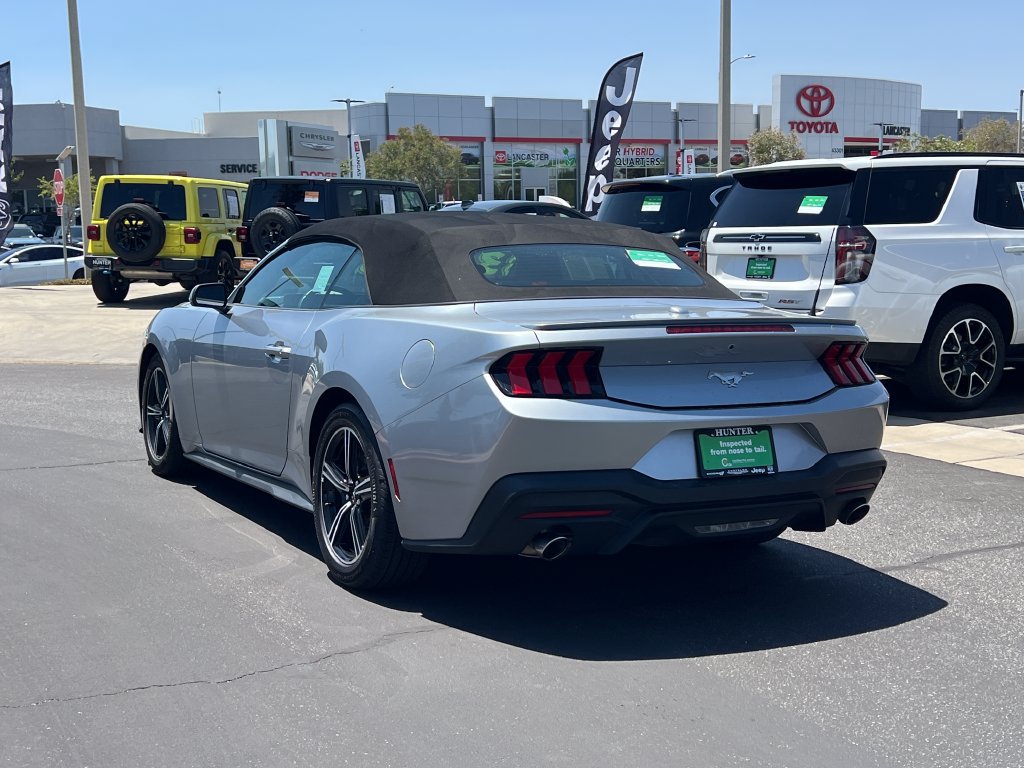Used 2025 Ford Mustang Premium RWD image 5
