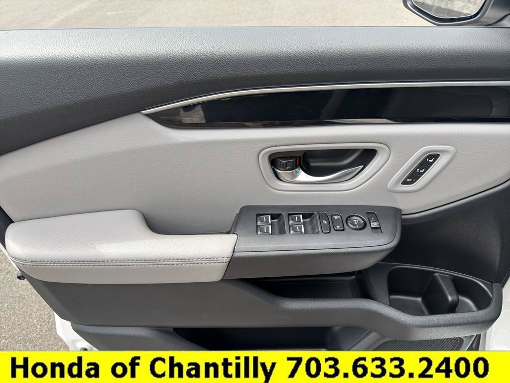 Certified 2025 Honda Pilot Touring image 22