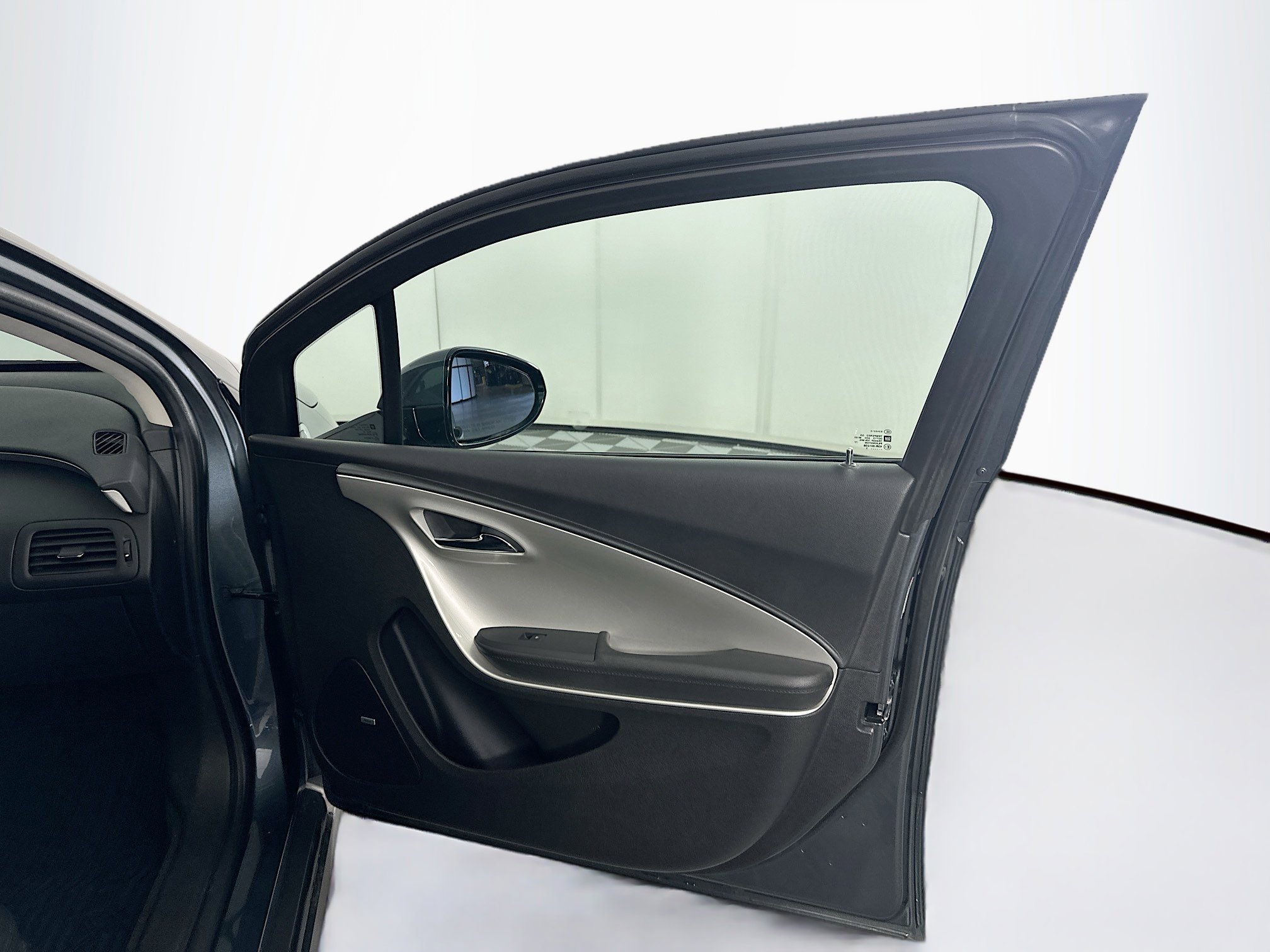 Used 2013 Chevrolet Volt Premium w/ Premium Trim Package FWD image 29