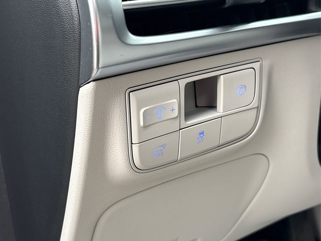 Used 2025 Hyundai Tucson Limited image 31