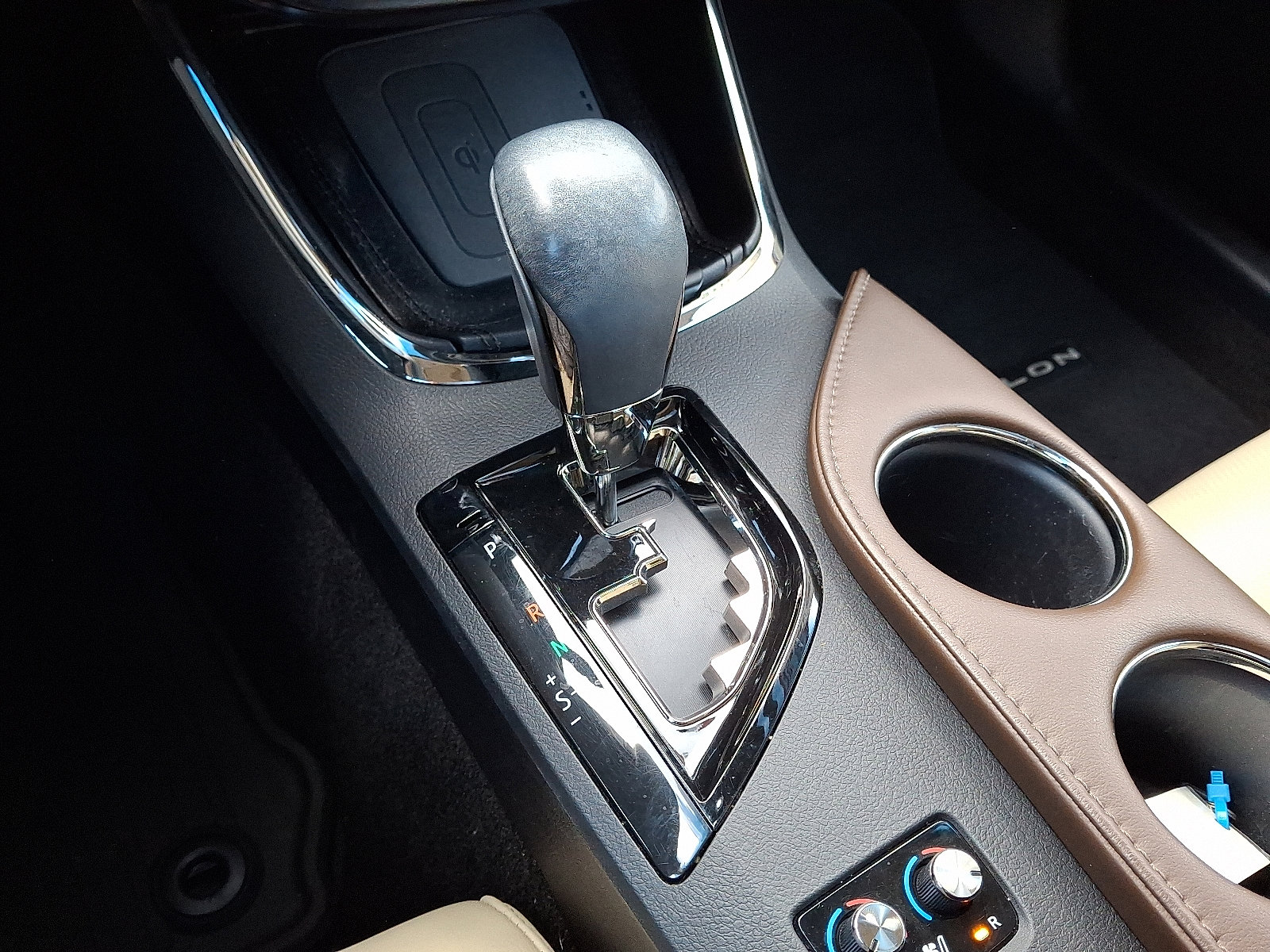 Used 2016 Toyota Avalon Limited image 25