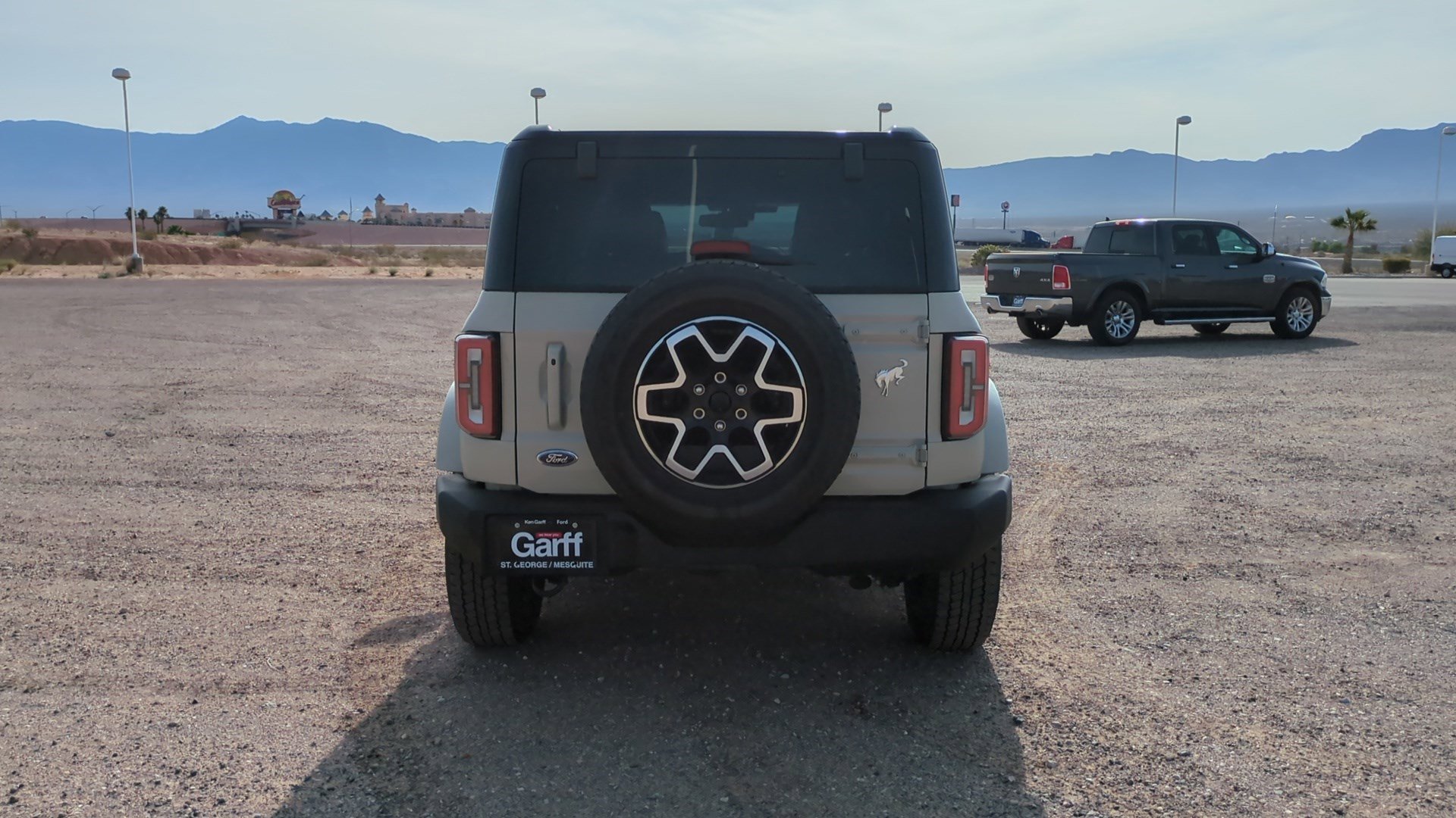 Used 2025 Ford Bronco Outer Banks image 4