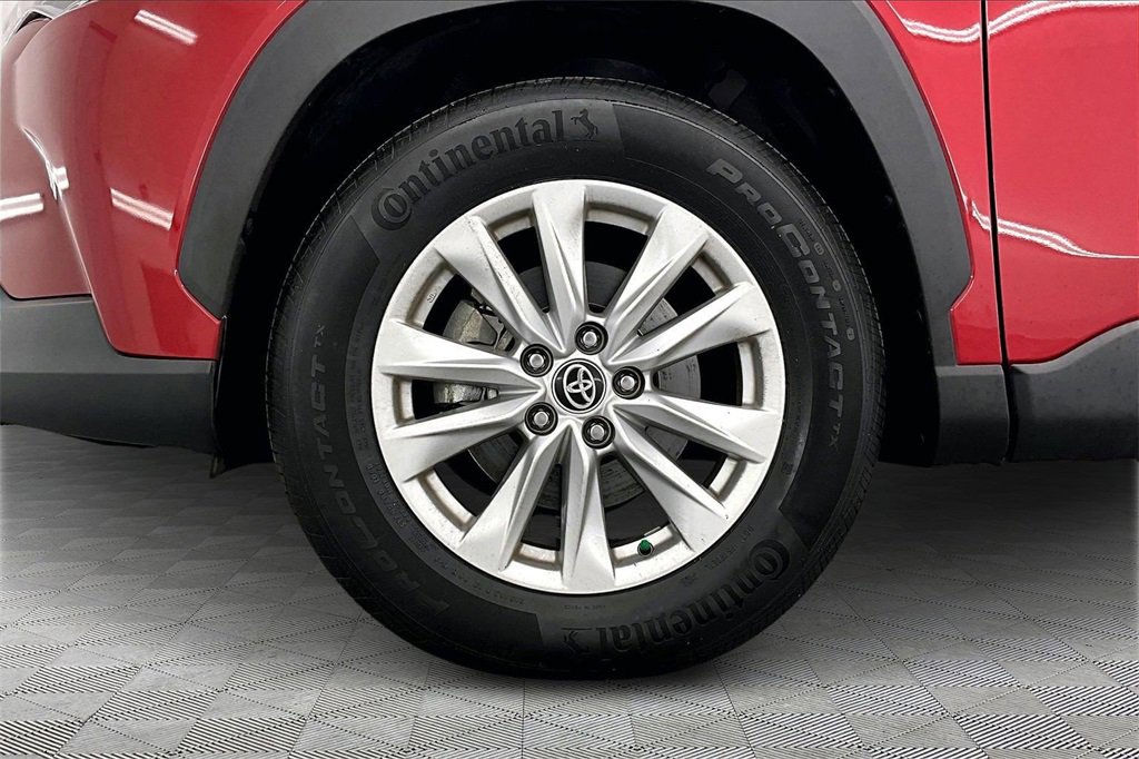 Used 2023 Toyota Corolla Cross LE image 9