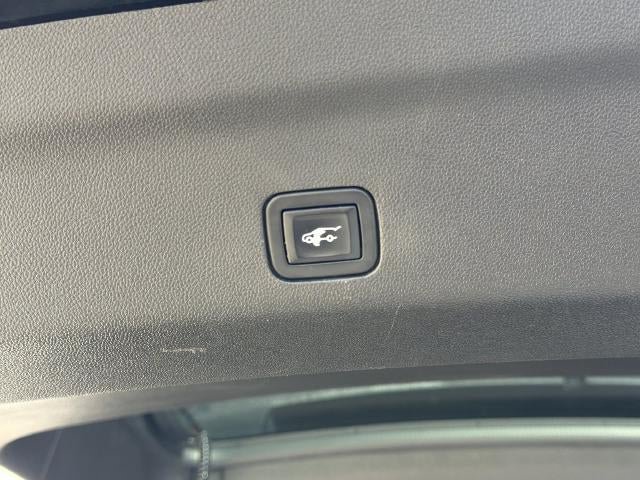 Used 2023 Cadillac Escalade Luxury RWD image 14