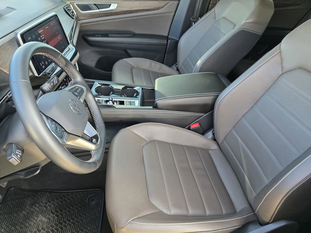Used 2025 Volkswagen Atlas SEL image 9