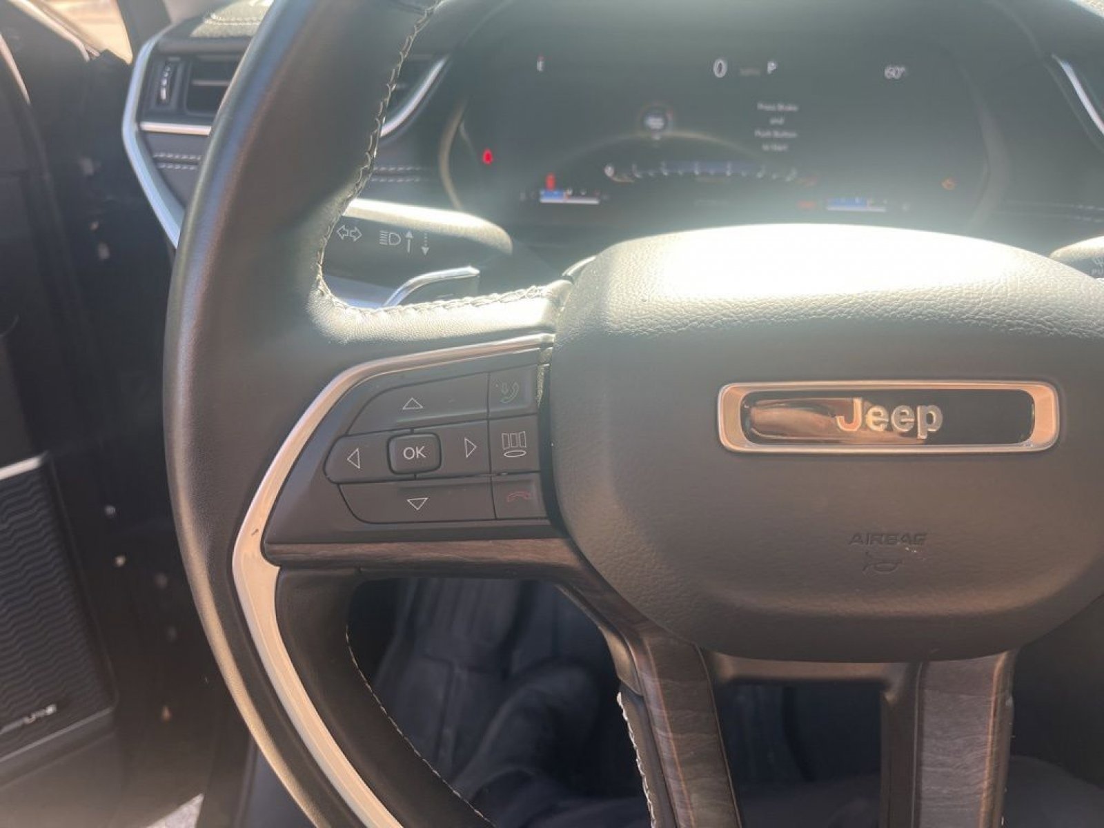 Used 2022 Jeep Grand Cherokee L Limited AWD/4WD image 16