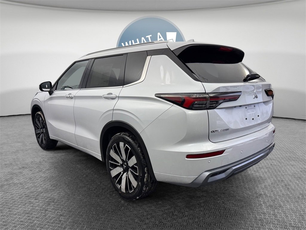New 2026 Mitsubishi Outlander SEL image 6