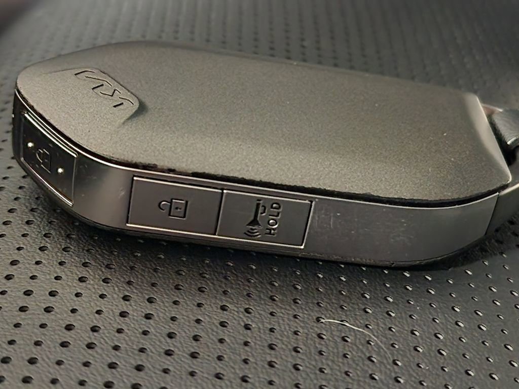 Used 2025 Kia Sorento S image 36