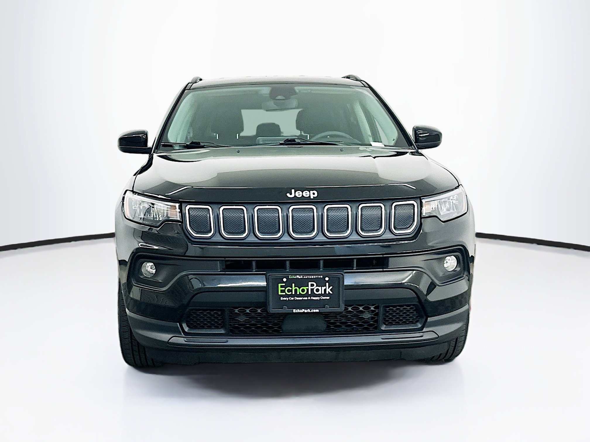 Used 2022 Jeep Compass Latitude image 2