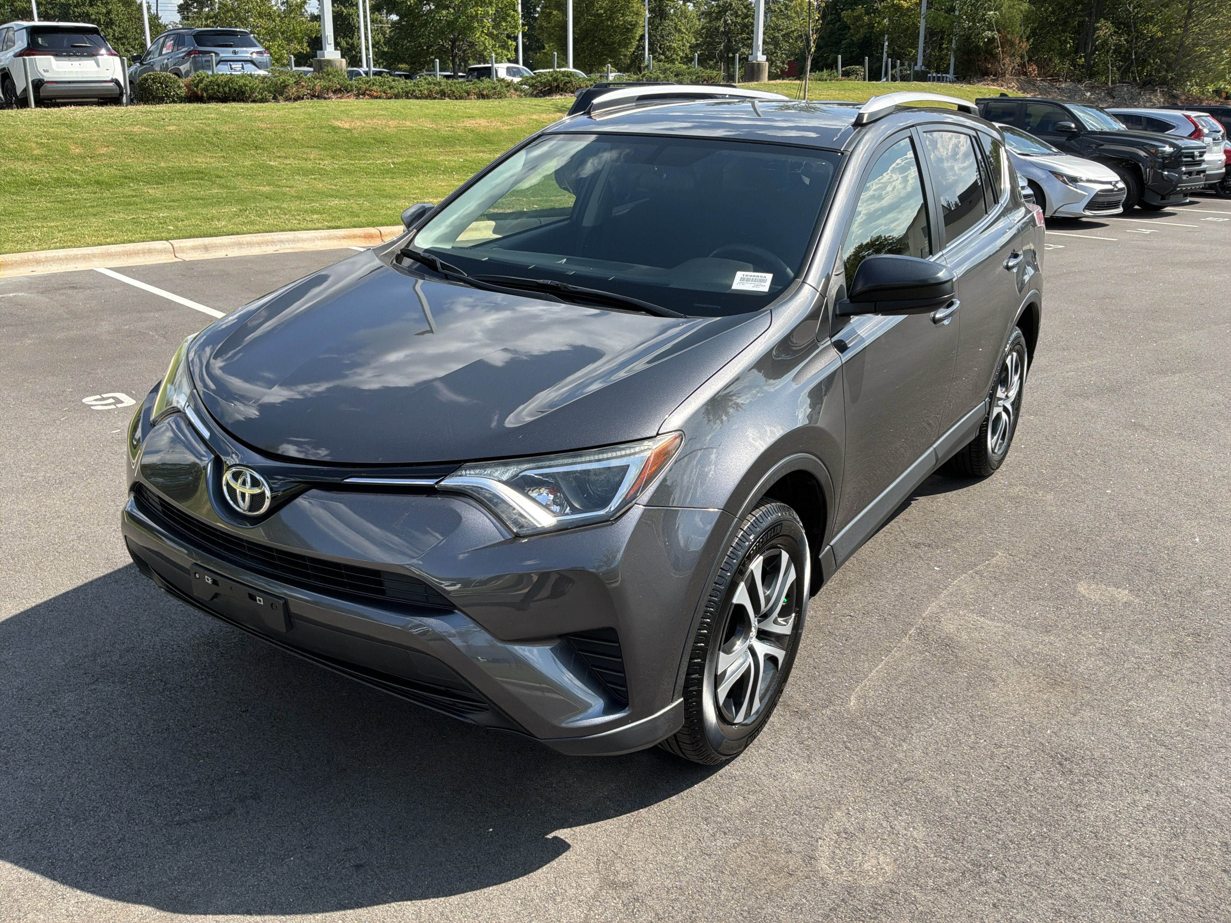 Used 2016 Toyota RAV4 LE AWD/4WD image 5