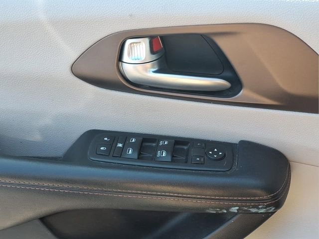 Used 2018 Chrysler Pacifica Touring-L w/ Advanced Safetytec Group FWD image 17