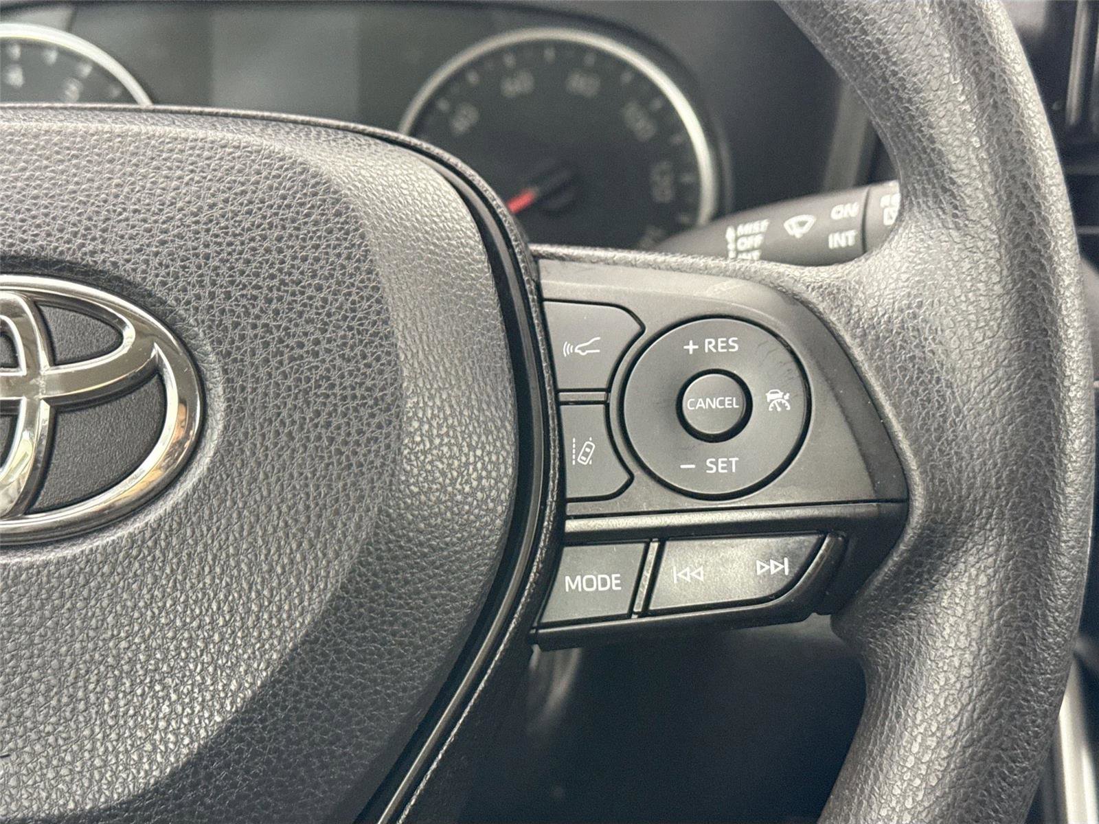 Used 2019 Toyota RAV4 LE image 17