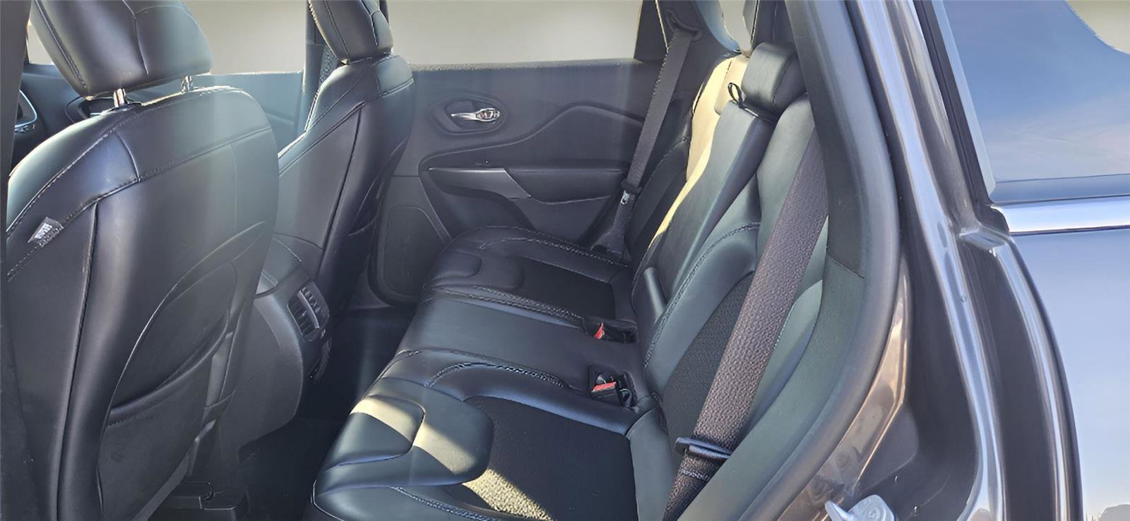 Used 2020 Jeep Cherokee Latitude Plus image 18