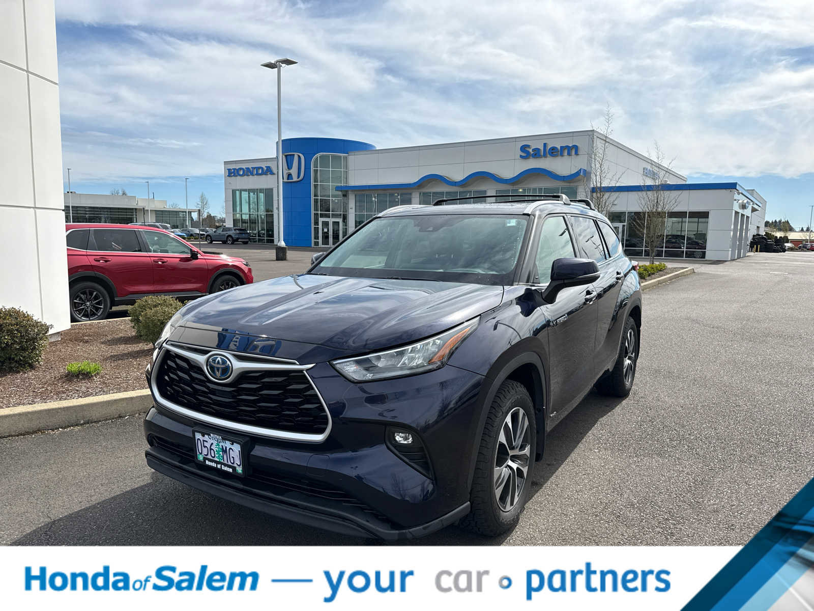 Used 2020 Toyota Highlander XLE image 1