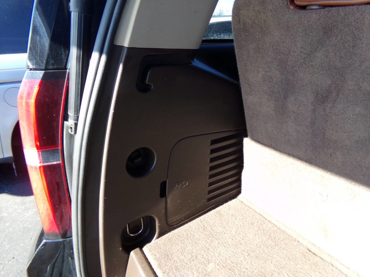 Used 2015 Chevrolet Tahoe LTZ image 17