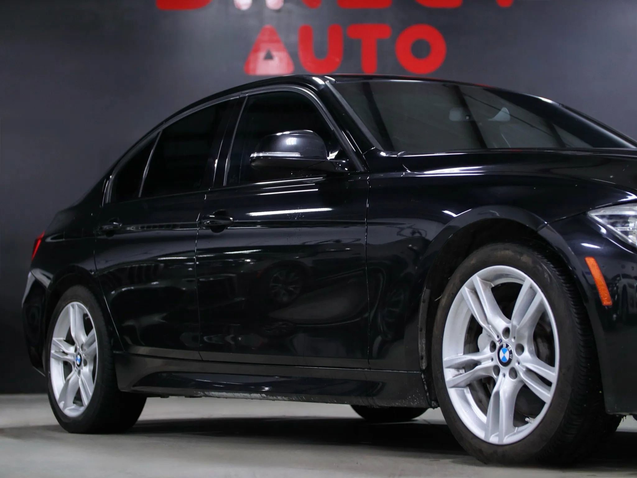 Used 2018 BMW 330i xDrive Sedan w/ M Sport Package image 3