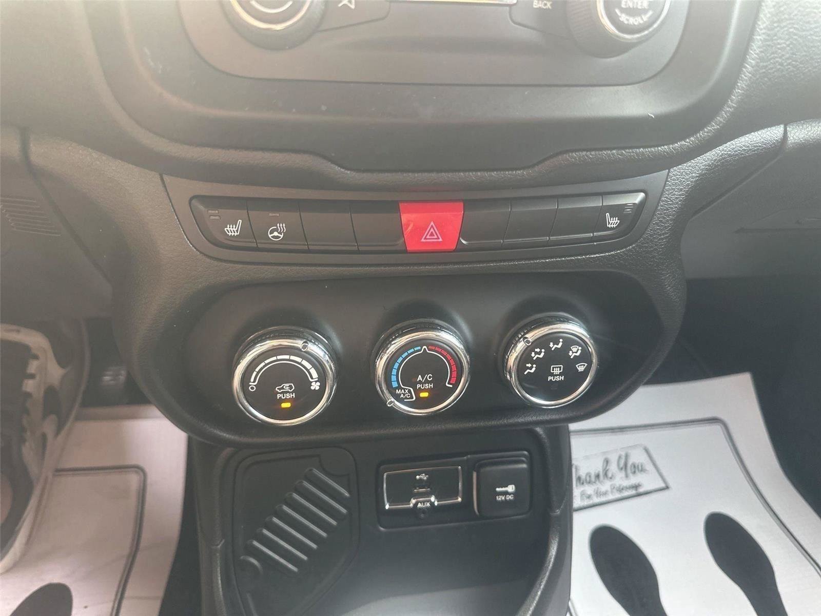 Used 2017 Jeep Renegade Latitude w/ Cold Weather Group FWD image 27