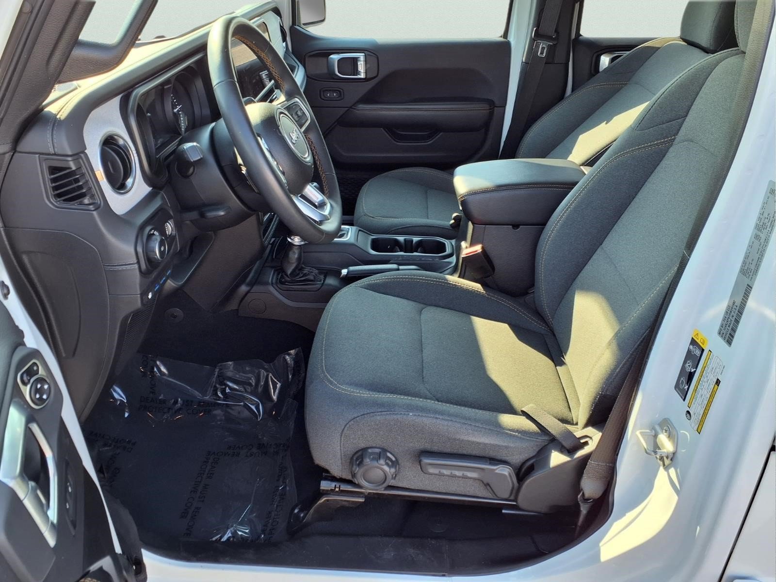 Used 2024 Jeep Wrangler Unlimited Sahara AWD/4WD image 17
