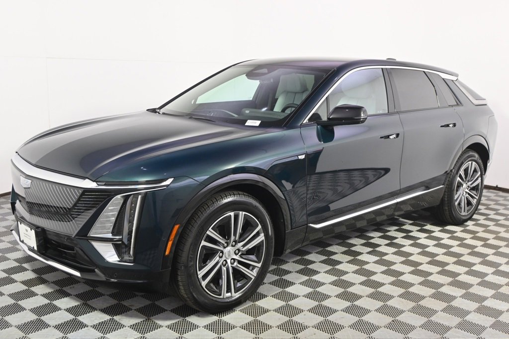New 2025 Cadillac Lyriq Luxury image 2