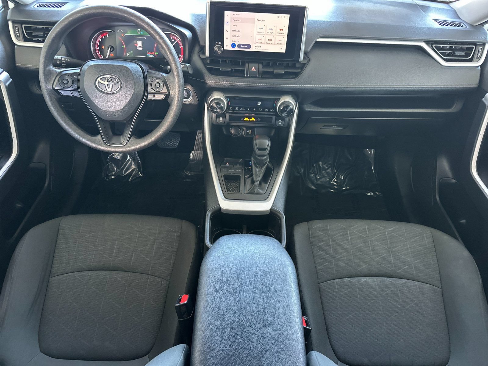 Used 2025 Toyota RAV4 XLE FWD image 12