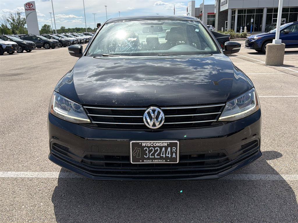 Used 2017 Volkswagen Jetta SE FWD image 2