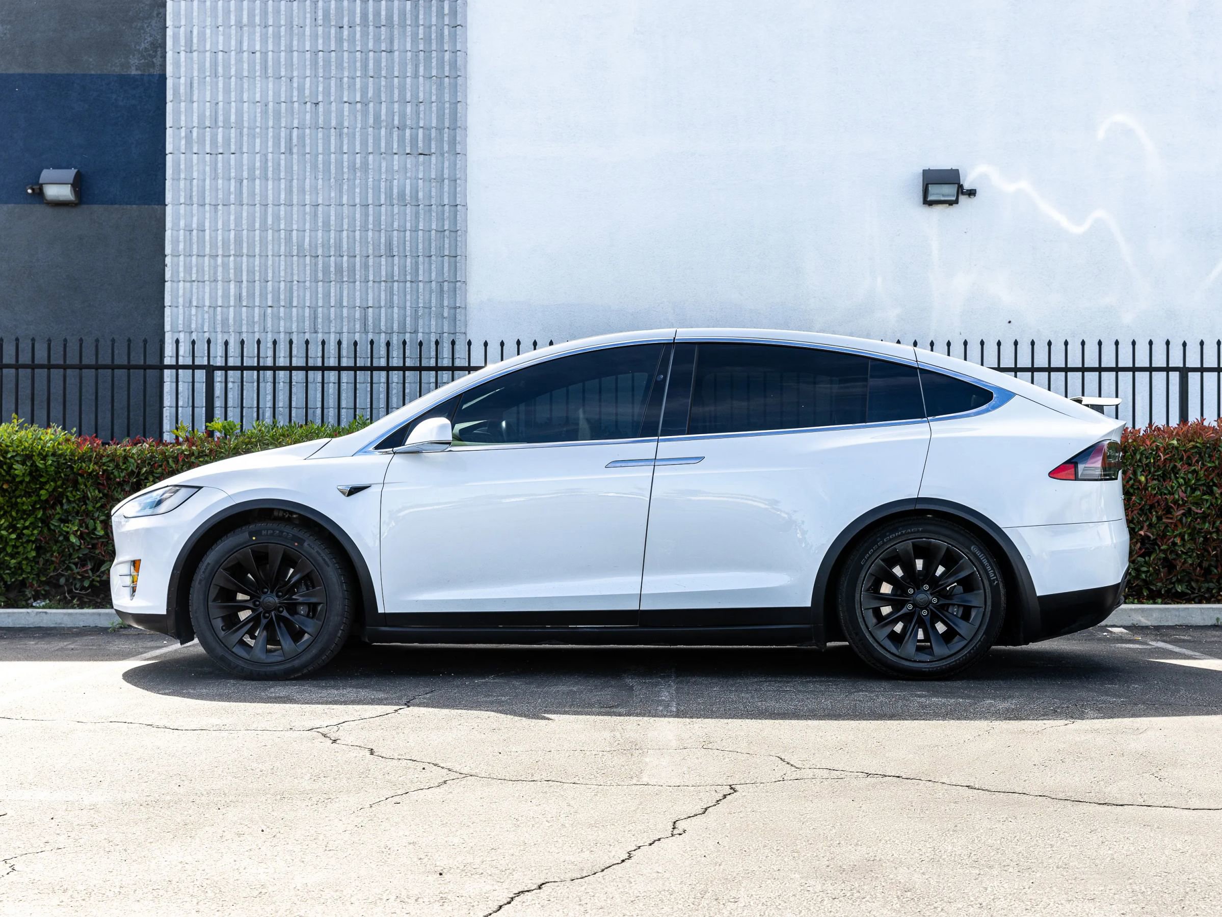 Used 2017 Tesla Model X 75D image 3