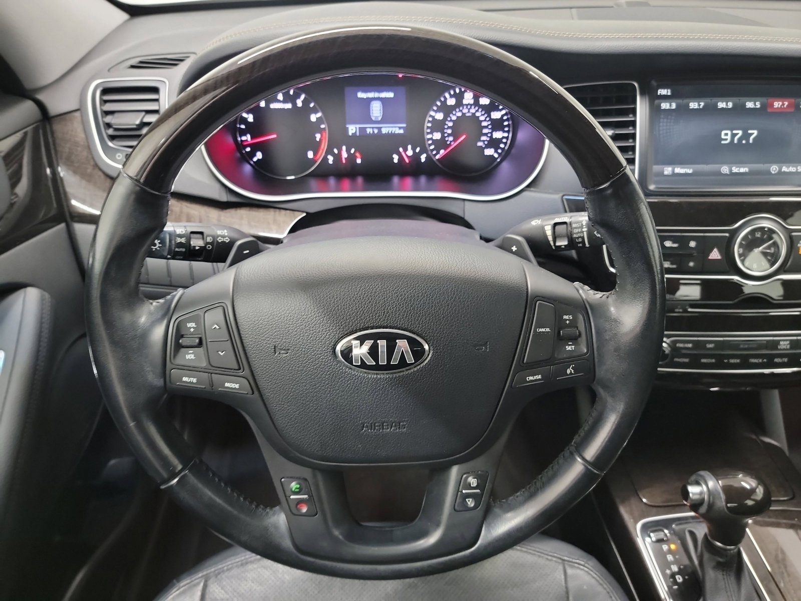 Used 2015 Kia Cadenza Premium image 17