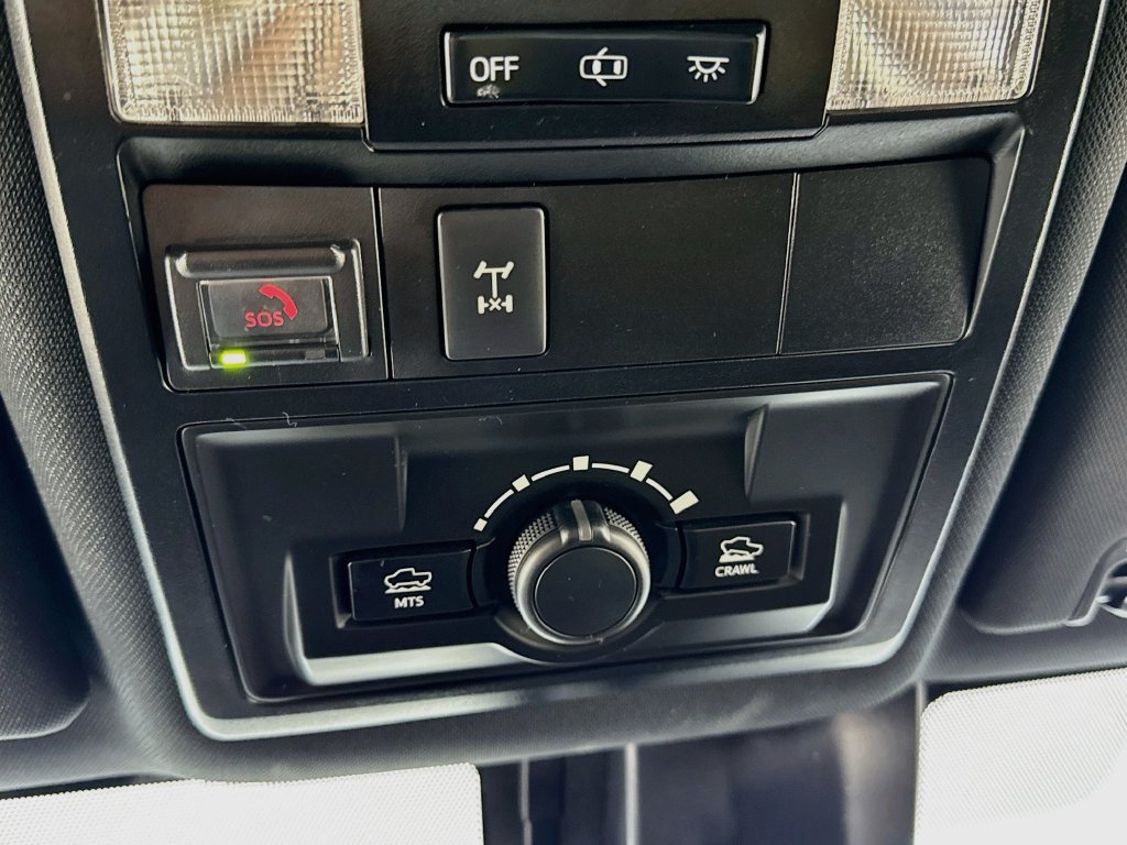 Used 2020 Toyota Tacoma TRD Off-Road w/ Technology Package AWD/4WD image 16