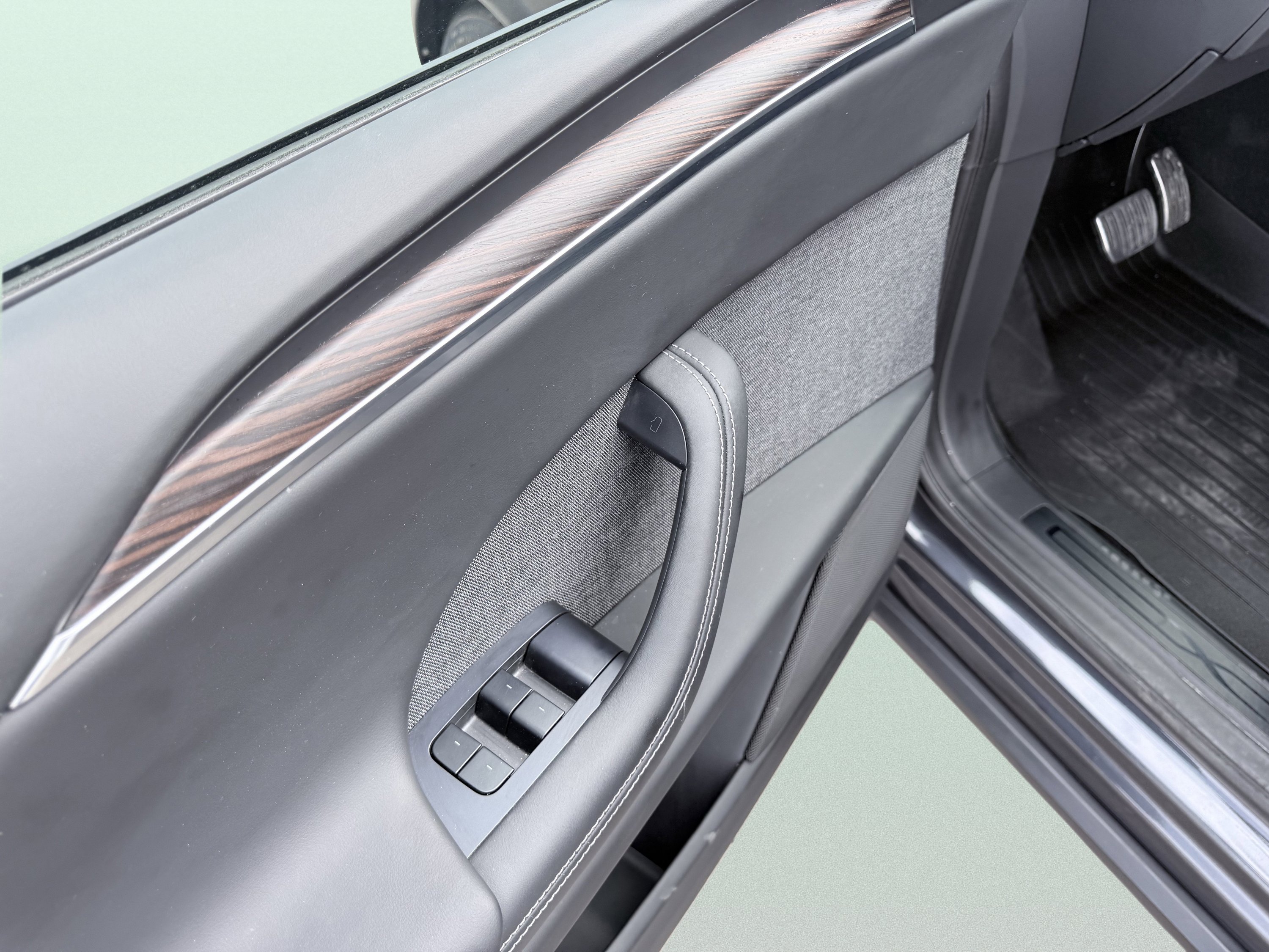 Used 2024 Tesla Model X Long Range image 33