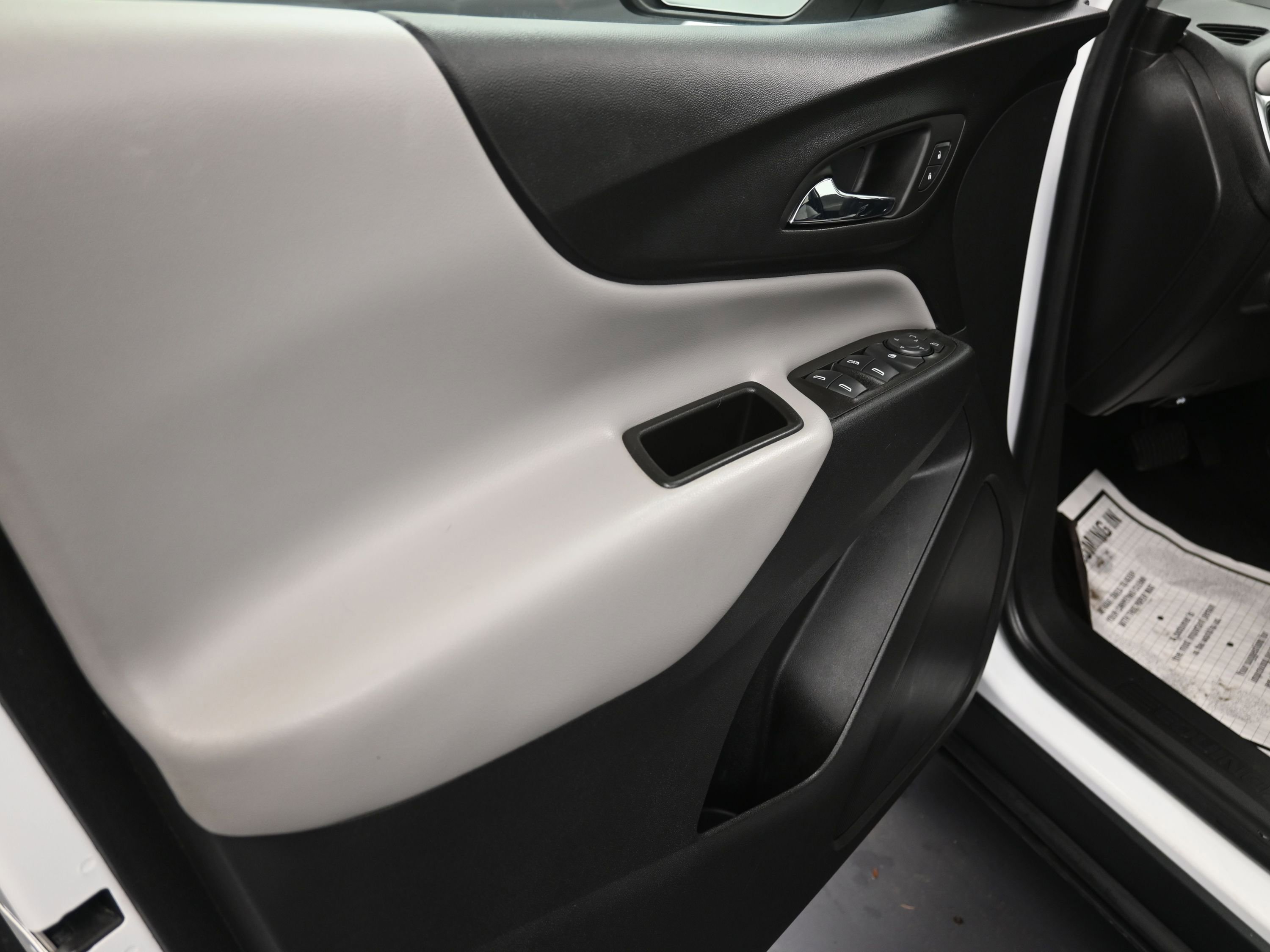 Used 2022 Chevrolet Equinox LS w/ LS Convenience Package image 16