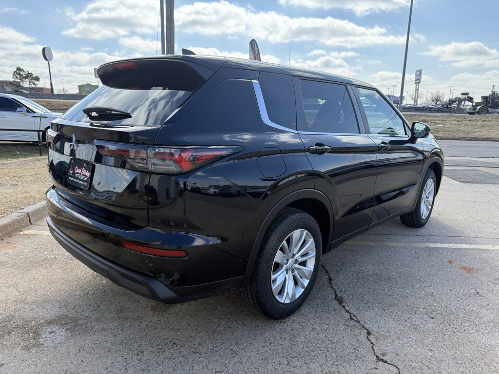 New 2026 Mitsubishi Outlander ES image 7