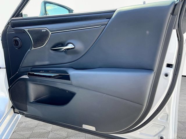 Used 2025 Lexus ES 300h Ultra Luxury w/ Accessory Package (Z2) FWD image 12