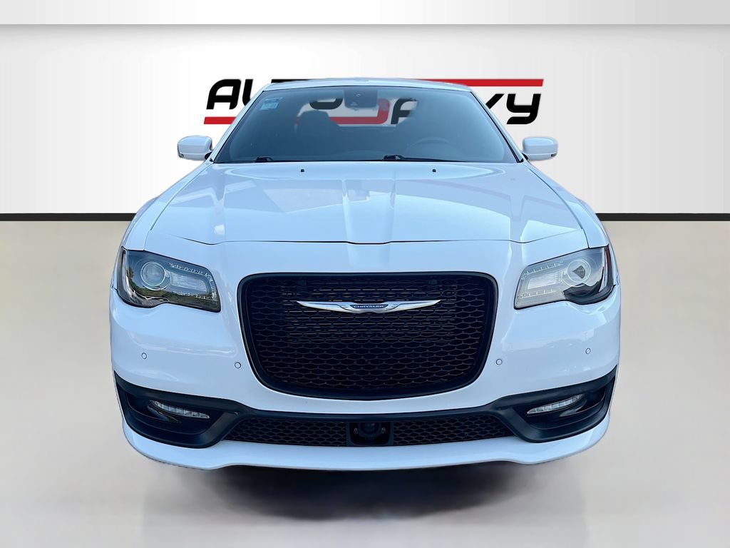 Used 2023 Chrysler 300 C RWD image 2