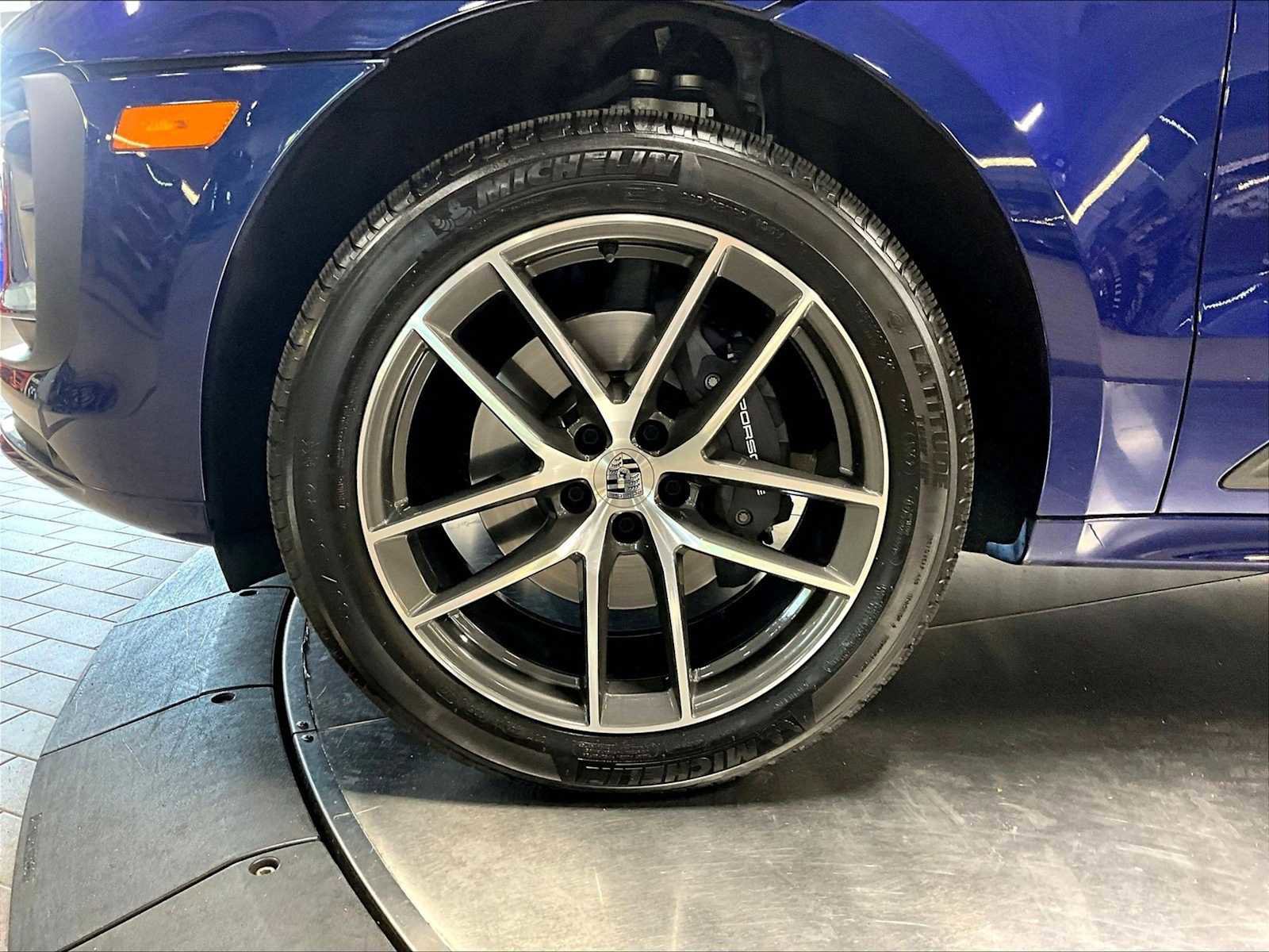 Used 2025 Porsche Macan image 13