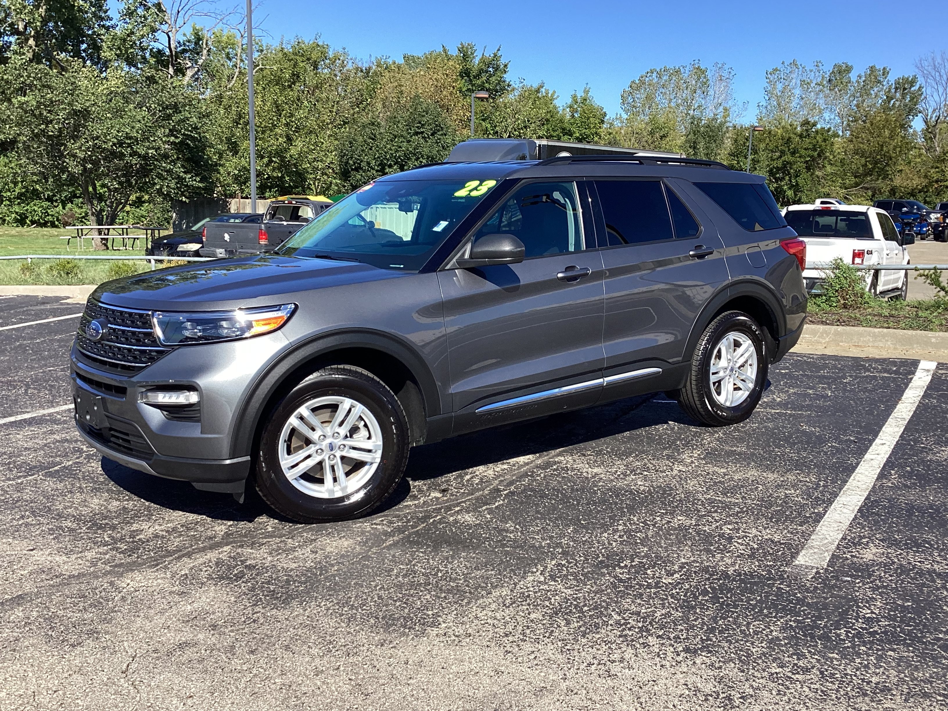 Used 2023 Ford Explorer XLT w/ Equipment Group 202A AWD/4WD image 2