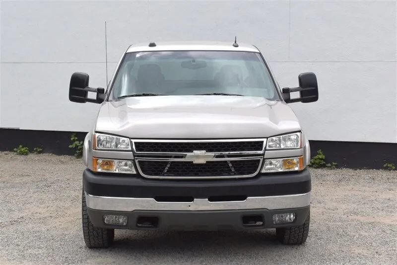 Used 2005 Chevrolet Silverado 2500 LT w/ Heavy-Duty Power Package AWD/4WD image 7