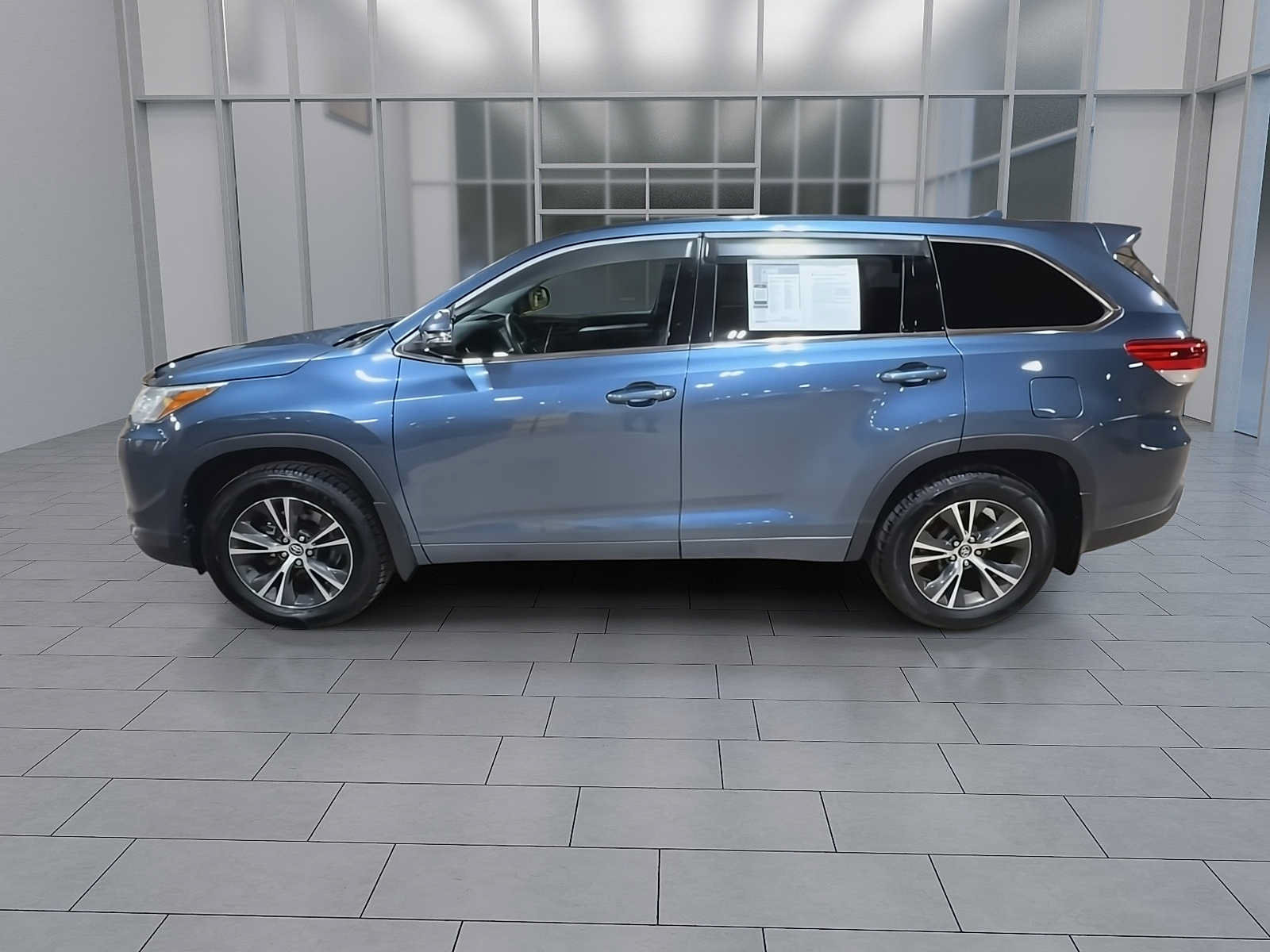 Certified 2017 Toyota Highlander Plus w/ Carpet Mat Package AWD/4WD image 5