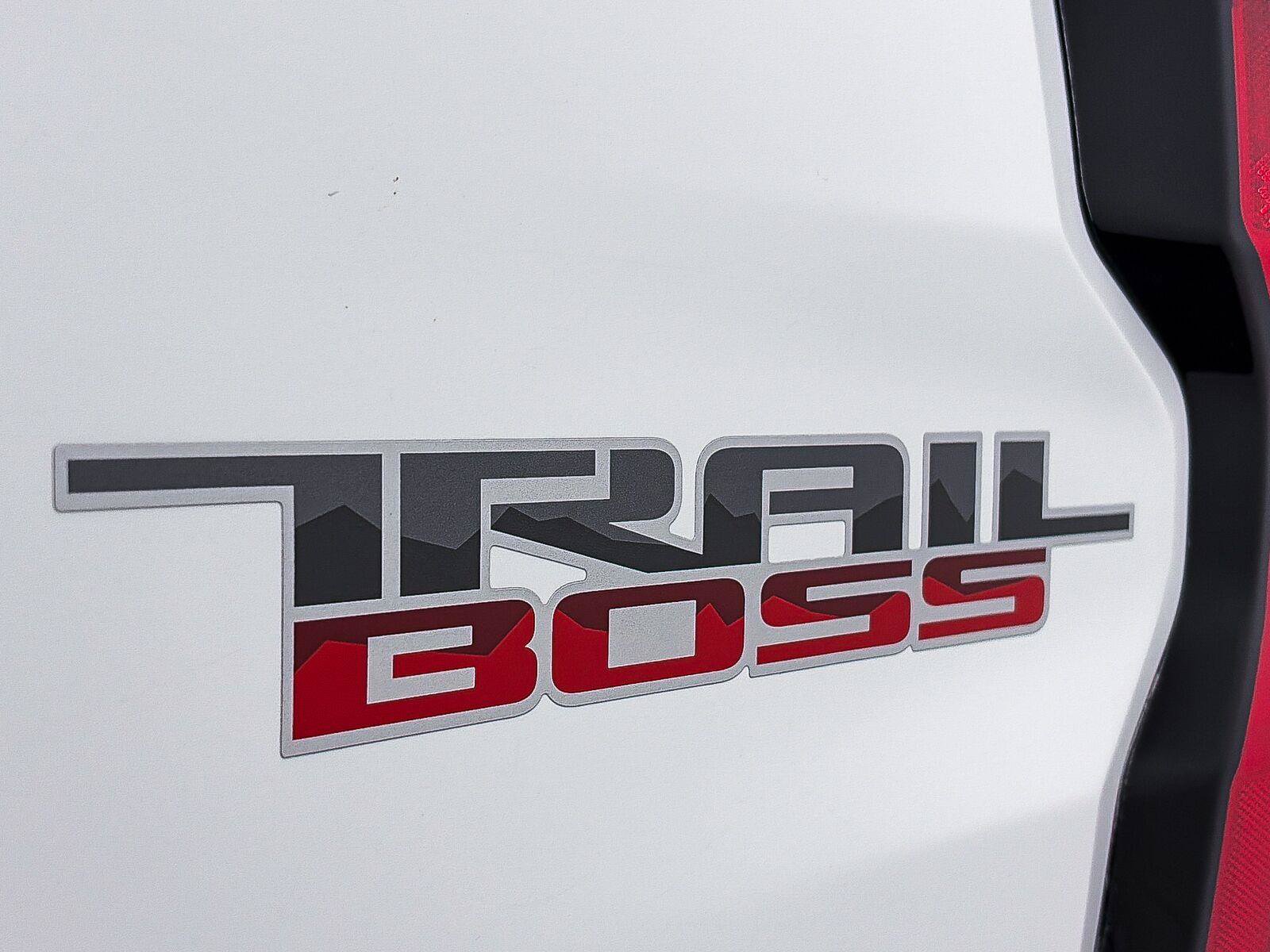Used 2024 Chevrolet Colorado Trail Boss w/ Advanced Trailering Package AWD/4WD image 2