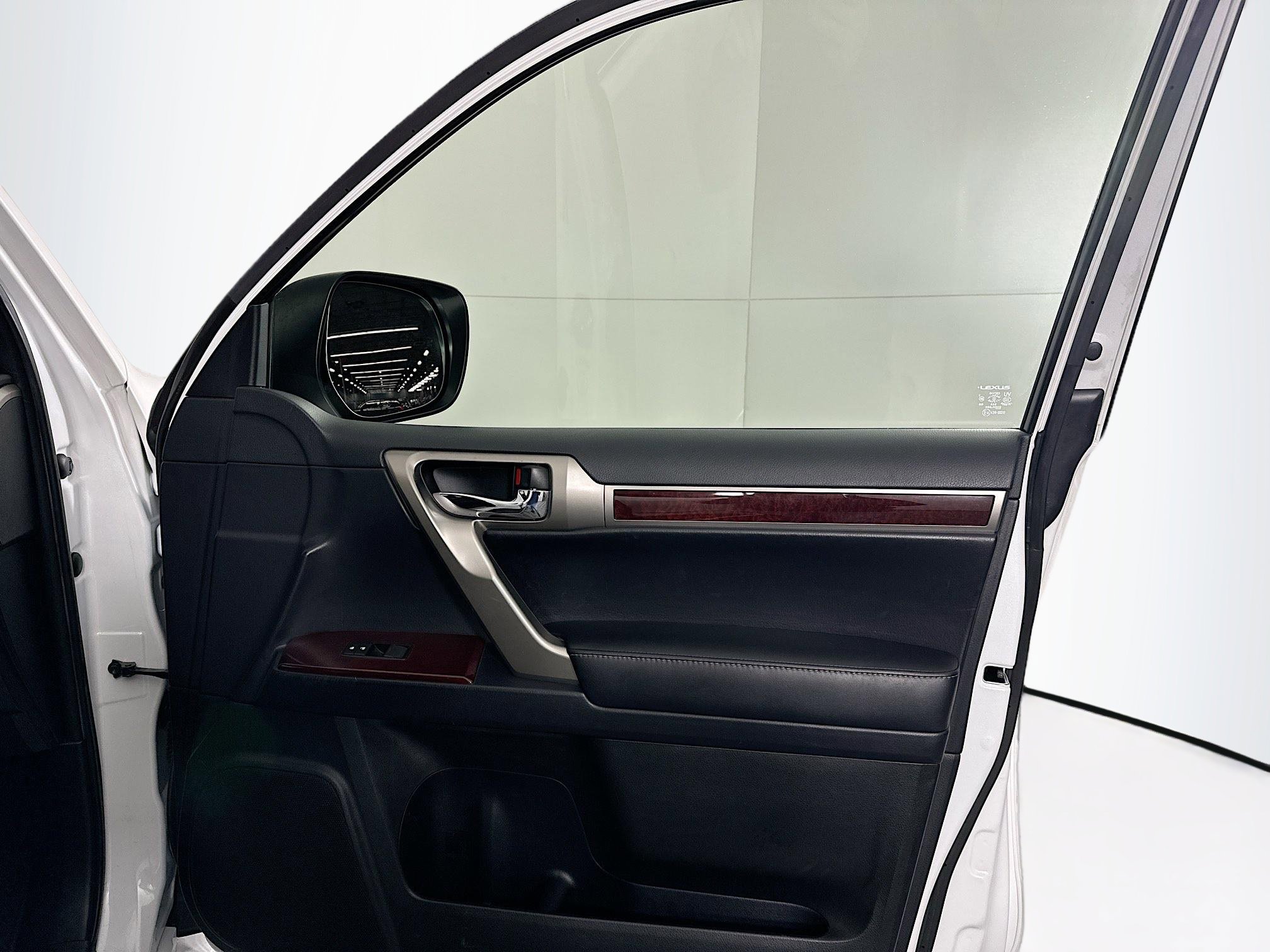 Used 2017 Lexus GX 460 Premium w/ Premium Package image 34