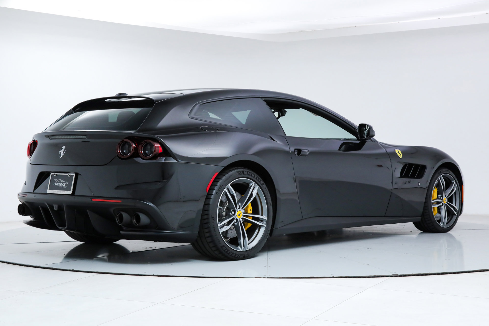 Certified 2018 Ferrari GTC4Lusso image 3