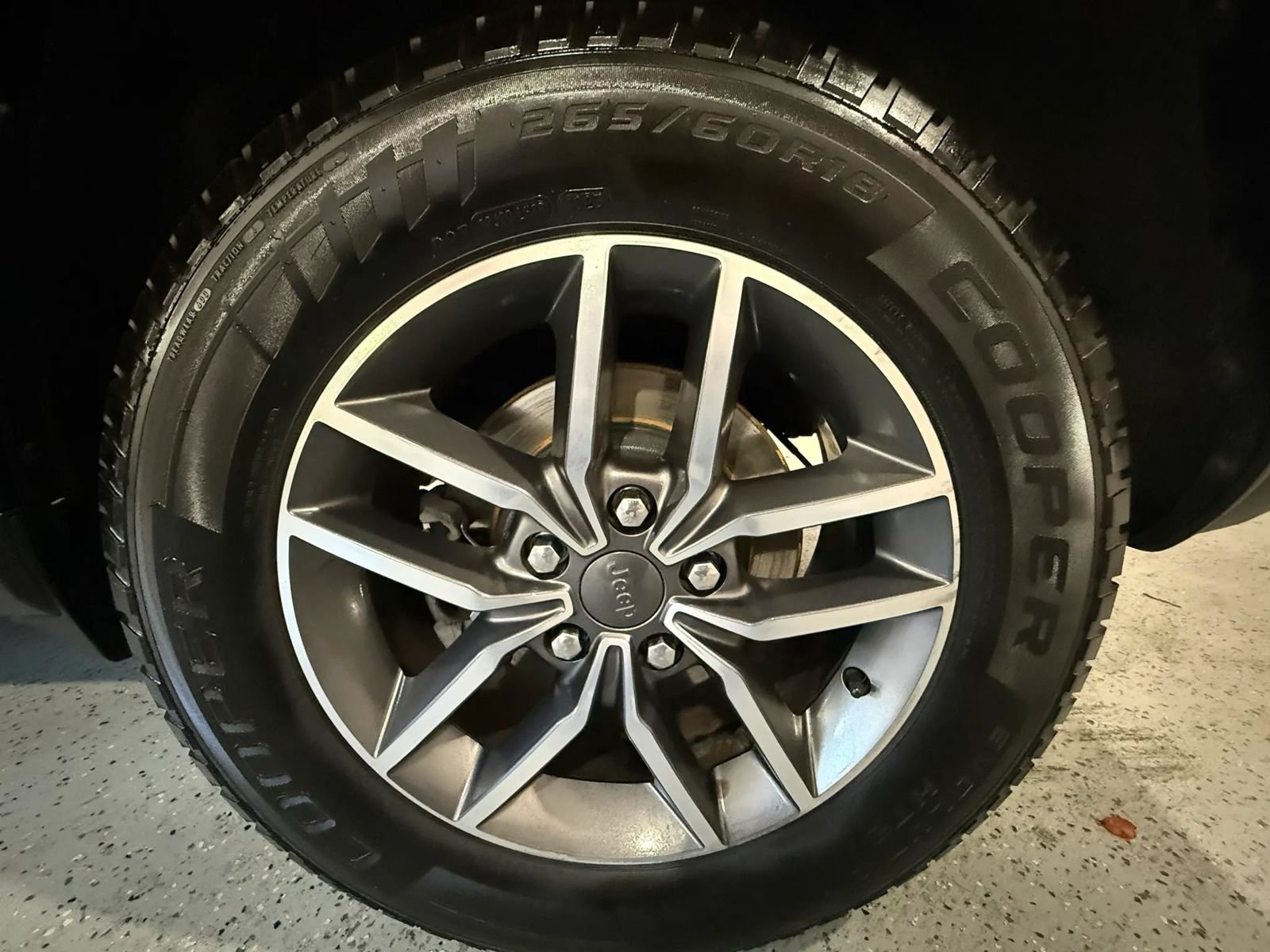 Used 2019 Jeep Grand Cherokee Limited AWD/4WD image 17